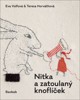NITKA A ZATOULANÝ KNOFLÍČEK