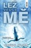 LEŽ VEDLE MĚ