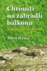 CHROUSTI NA ZÁBRADLÍ BALKÓNU-VZPOMÍNKY NA DĚTSTVÍ
